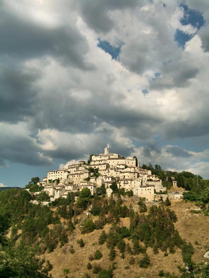 Albergo Diffuso Crispolti Labro Exterior foto